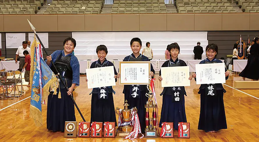 小学生の部優勝 青木剣友会(福岡)