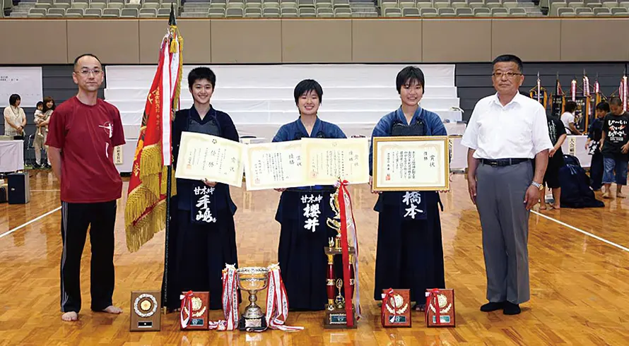 中学生女子の部優勝 甘木剣道スポーツ少年団(福岡)