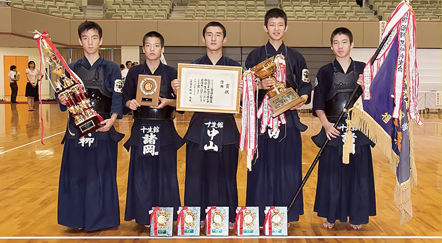 中学生男子の部優勝 福岡十生館(福岡)