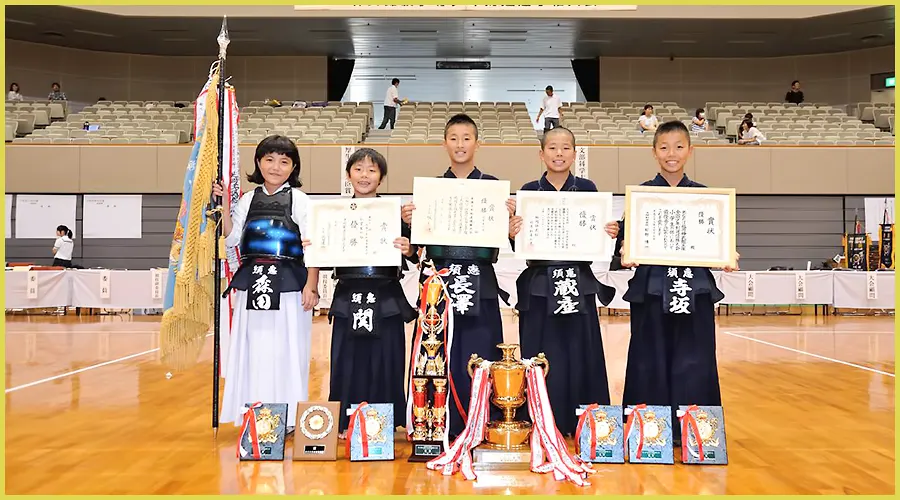 小学生の部優勝 須恵剣友会A(福岡)